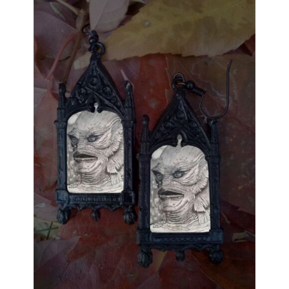 Creature from the Black Lagoon Earrings Swamp Thing Horror Vintage Halloween - Picture 1 of 2